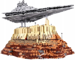 Star Destroyer spaceship over the city of Jedha Mould King 21007 - Space