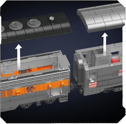 Dieselová lokomotiva EMD F7 s vagonem Mould King 12018 - World Railway